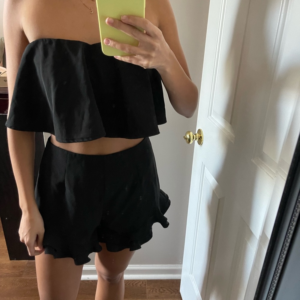 Black Ruffle Set - Picture 3 of 6